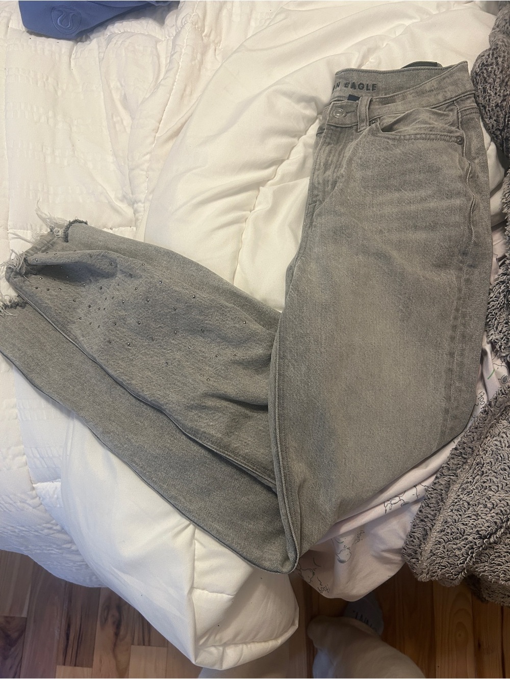 Women’s Gray Distressed High-Rise Jeans American Eagle